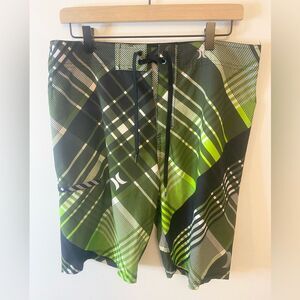 Mens Hurley Phantom Board shorts size 31